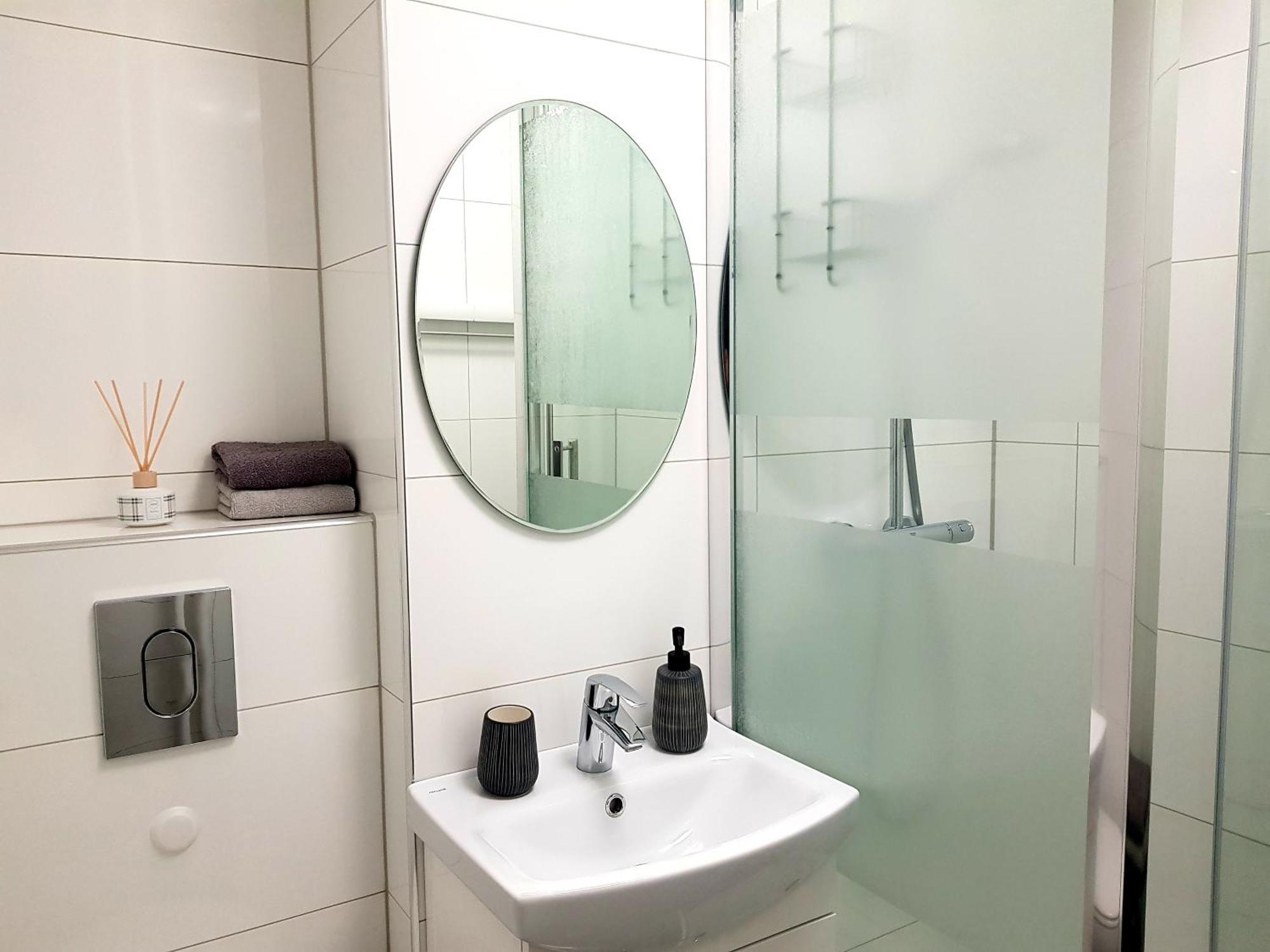 Wygodny Dwupokojowy Pomiedzy Lotniskiem A Centrum Apartament